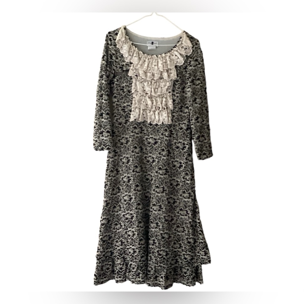 Dainty Jewells Midi Dress Size M